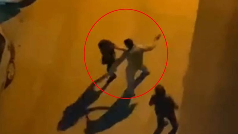 Antalya'da yol ortasında 2 kadını tokatladı