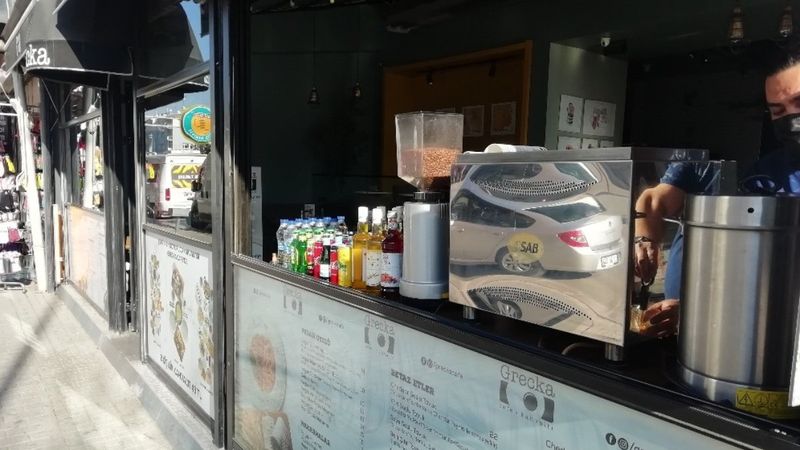 Koronavirüs tedbirleri kapsamında kapanan kafeler 'al-götür' düzenine geçti