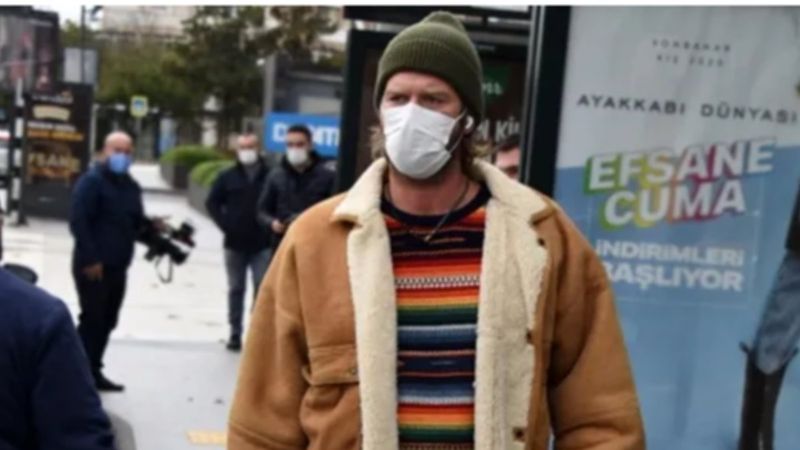 Kıvanç Tatlıtuğ kazağı yok sattı