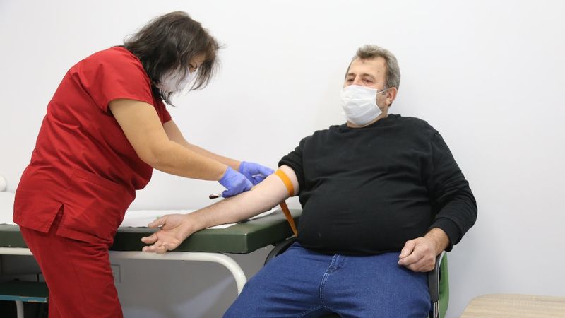 Çin'in ürettiği korona aşısı Kocaeli'de gönüllülere uygulanmaya başlandı