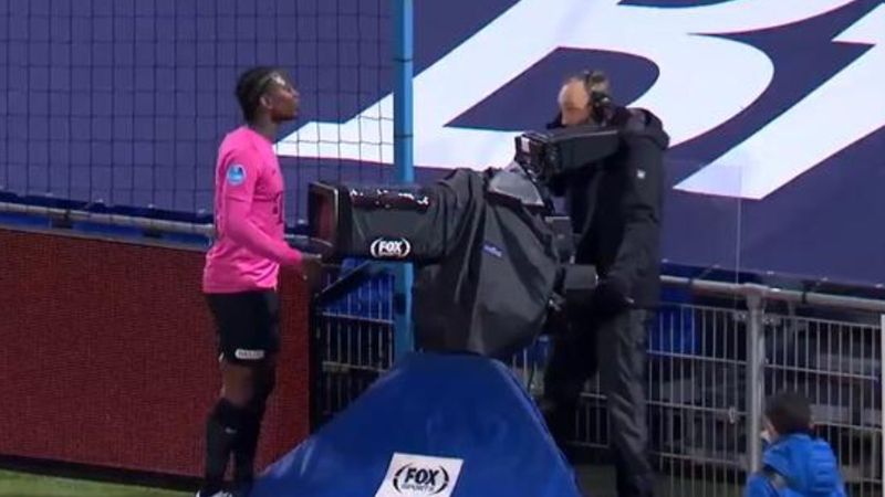 Elia'dan kameramana tepki: Beni neden çekiyorsun