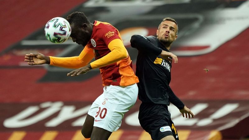 Galatasaray 10 kişi kalan Kayserispor ile berabere kaldı