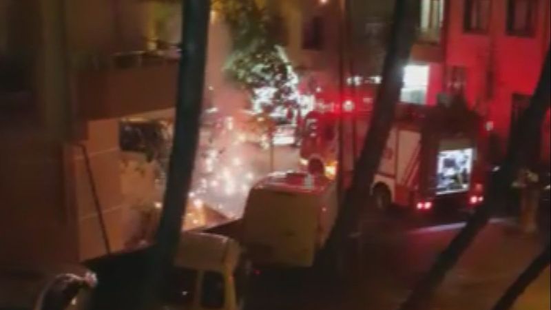 Ümraniye'de elektrik kabloları patlayınca, mahalleli panik yaptı