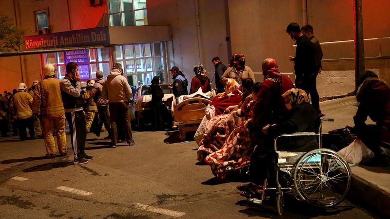 Cerrahpaşa Hastanesi'nde yangın çıktı