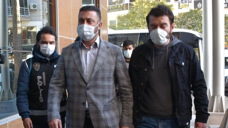 Menemen Belediye Başkanı'yla birlikte gözaltına alınan 23 şüpheli adliyede