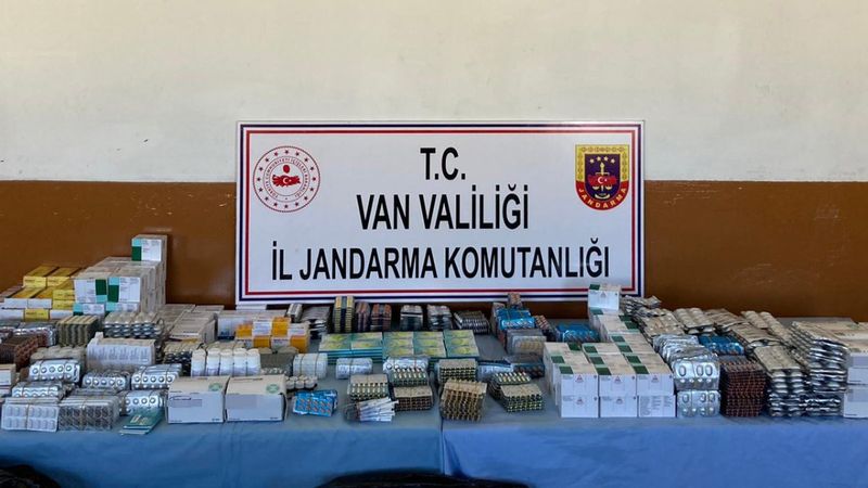 Van'da arazide gizlenmiş tıbbi ilaç ele geçirildi