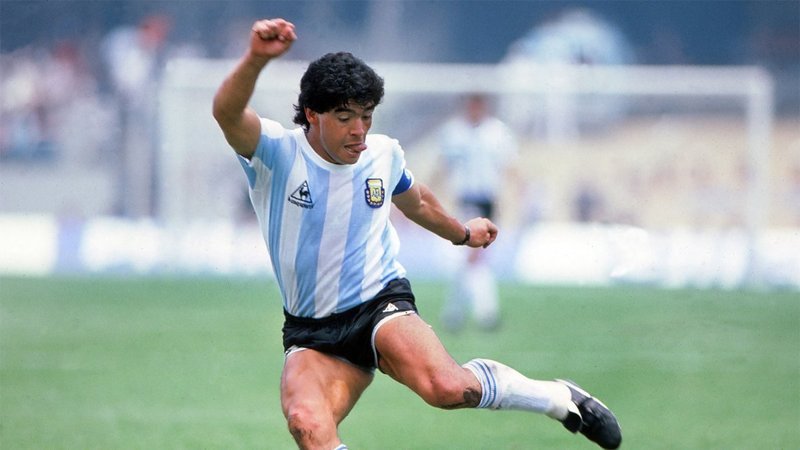 Maradona'nın İngiltere'ye attığı o müthiş slalom golü
