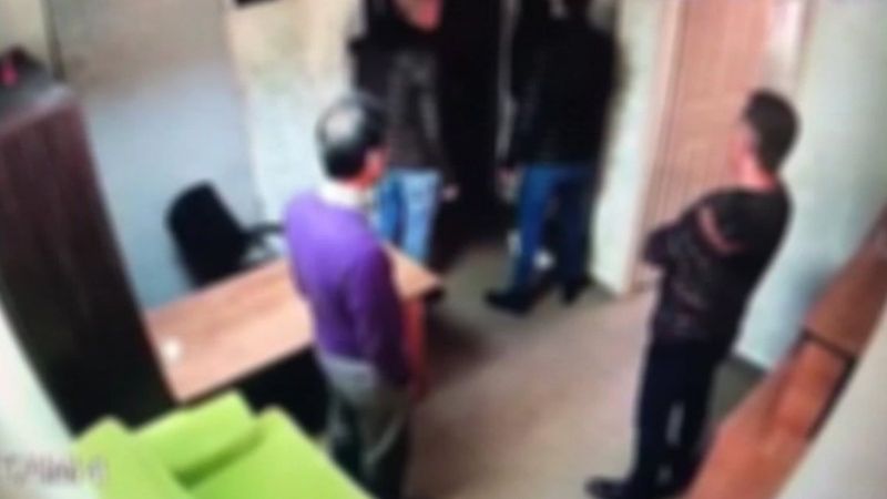 İstanbul'da iş insanlarını dolandıran İranlı sahte avukatın yakalanma anı