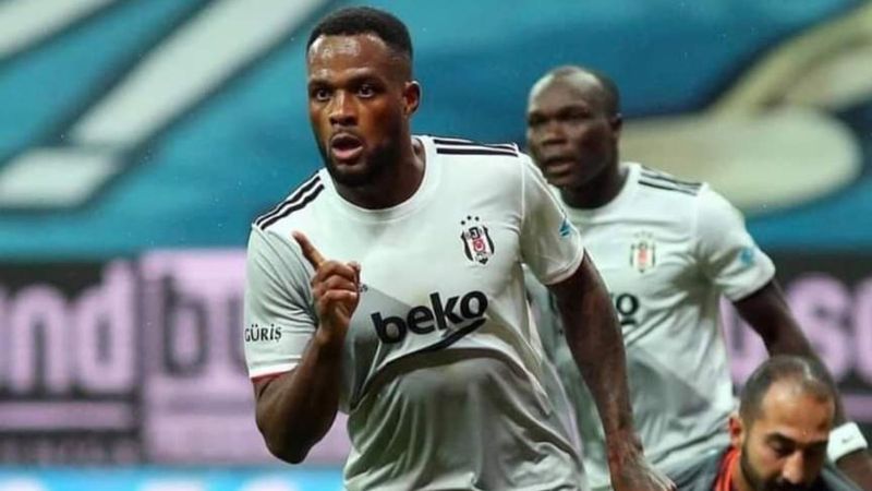 PSV, Cyle Larin'in peşinde
