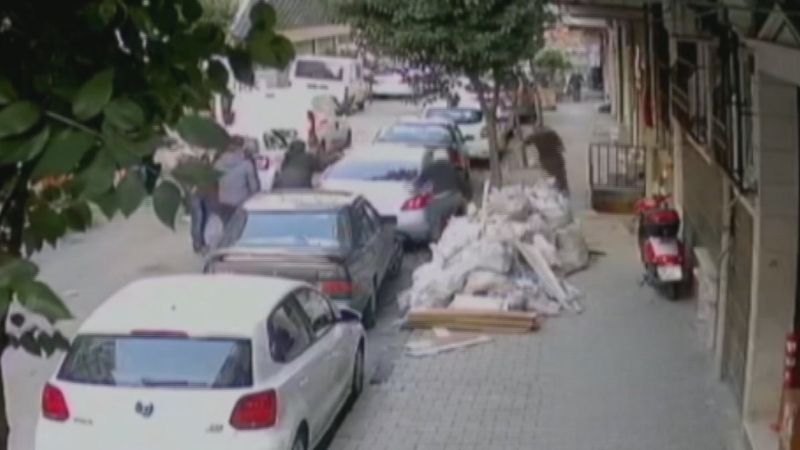 Bayrampaşa'da oto yıkamacıya 9 kişi silahlı saldırı düzenledi