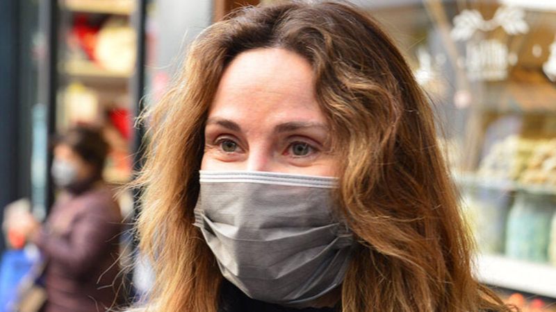 Demet Şener, makyajsız