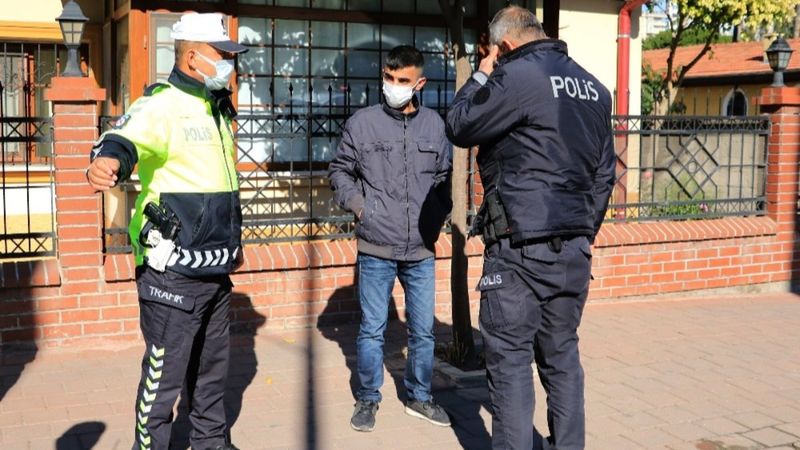 Adana'da asker kaçağı dolmuş sürücüsü, koronavirüs uygulamasında yakalandı