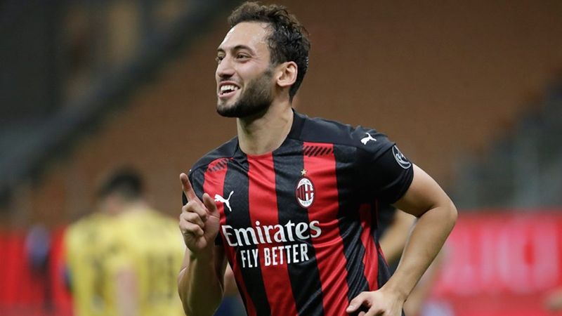 İtalyanlar yazdı: Hakan Çalhanoğlu %90 Manchester United'da