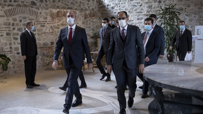 Abdulhamit Gül ve İbrahim Kalın, azınlık cemaatlerinin temsilcileriyle buluştu