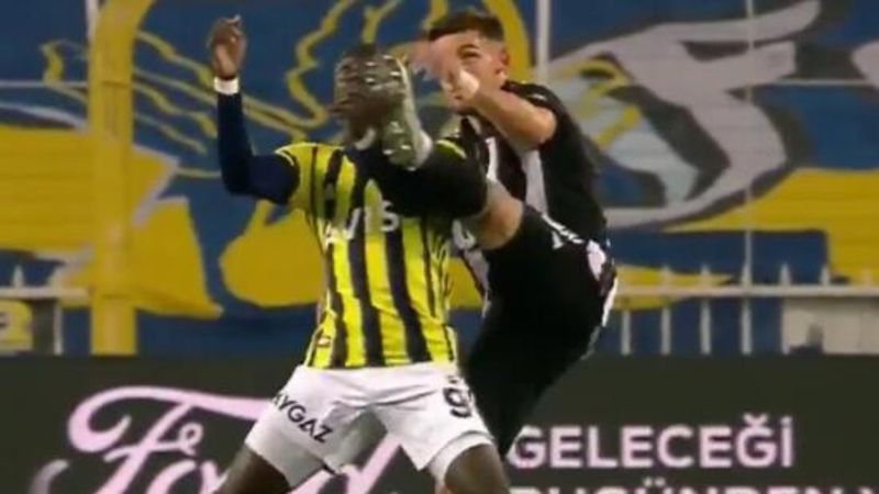 Aboubakar'ın 2. golü öncesi faul beklentisi