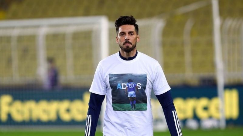 Fenerbahçeli futbolcular sahaya Maradona tişörtüyle çıktı