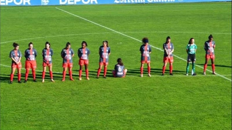 Kadın futbolcu Maradona için saygı duruşunu protesto etti