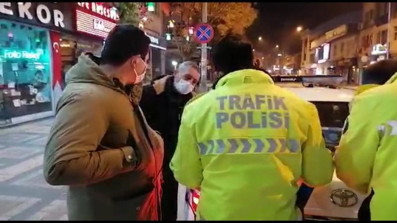 Bursa'da kısıtlamada ceza yiyen vatandaş polisi tehdit etti