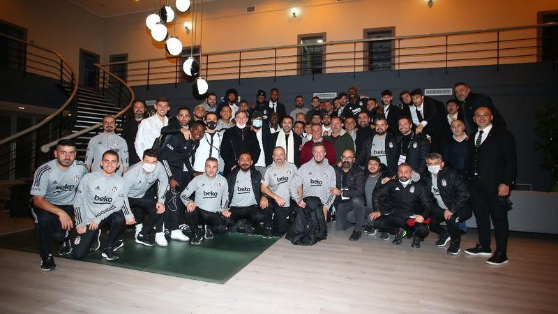 Ahmet Nur Çebi, takımı kutladı