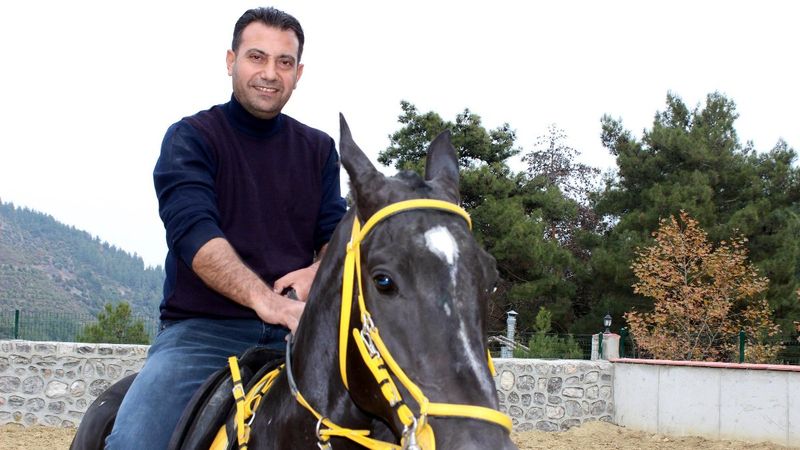 Manisa'da yarış hayatı biten atlarla çiftlik kurdu