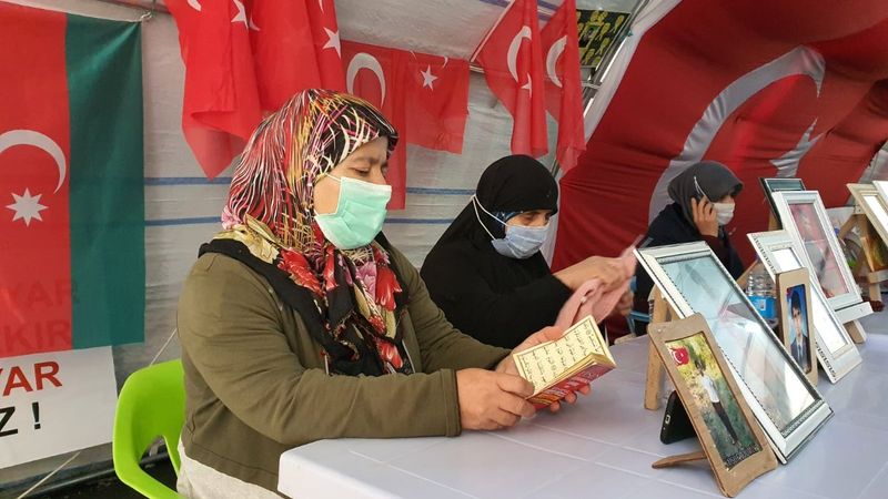 Diyarbakır'da evlat nöbetindeki baba: Devletimize karşı eline silah alma