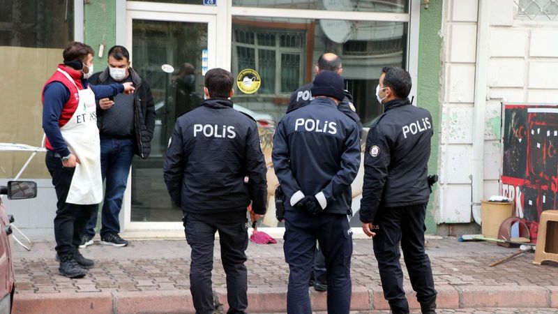 Kayseri'de borcunu ödemeyen kiracı, dükkan sahibini bıçakladı