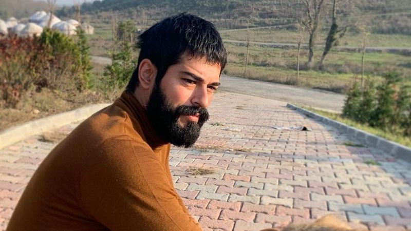 Burak Özçivit, sokak köpeklerini unutmadı