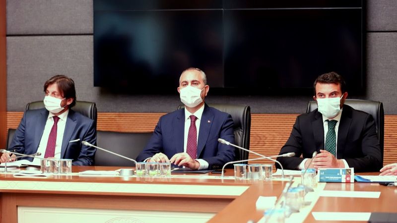 Bakan Gül: İnsan hakları çerçevesinde atılacak adımlar üzerinde çalışıyoruz