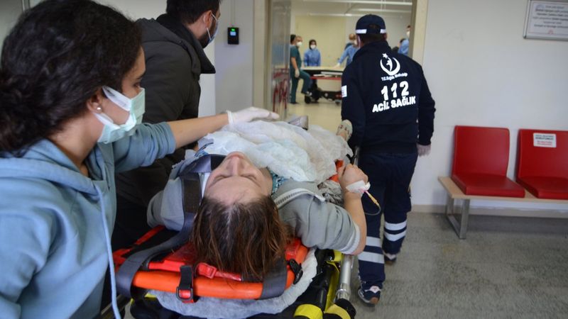 Aksaray'da tüfeğini temizlerken eşini vuran adam kaçtı