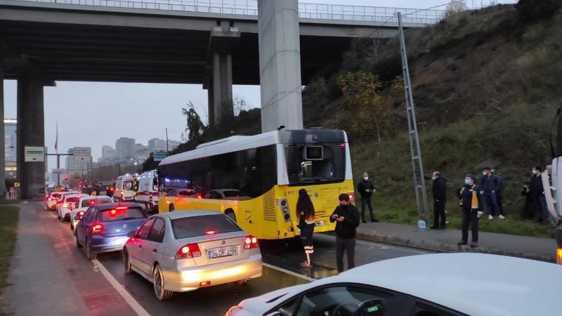 İstanbul’da hafriyat kamyonu İETT otobüsüne çarptı: 9 yaralı