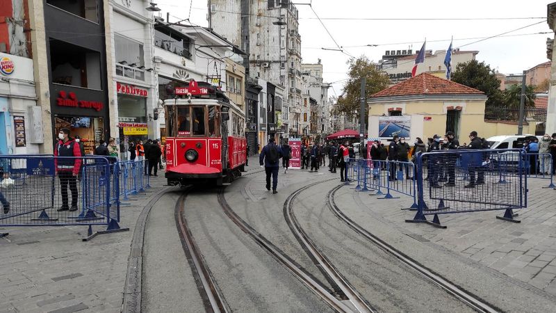 İstiklal Caddesi'nde 7 bin kişi kısıtlaması başladı