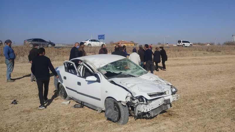Aksaray'da otomobil şarampole devrildi: 4 yaralı