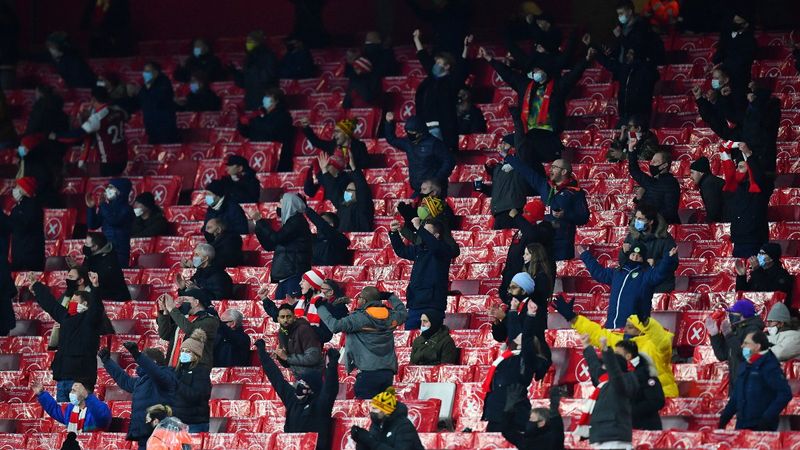 İngiltere'de tribünler yeniden seyirciye açıldı