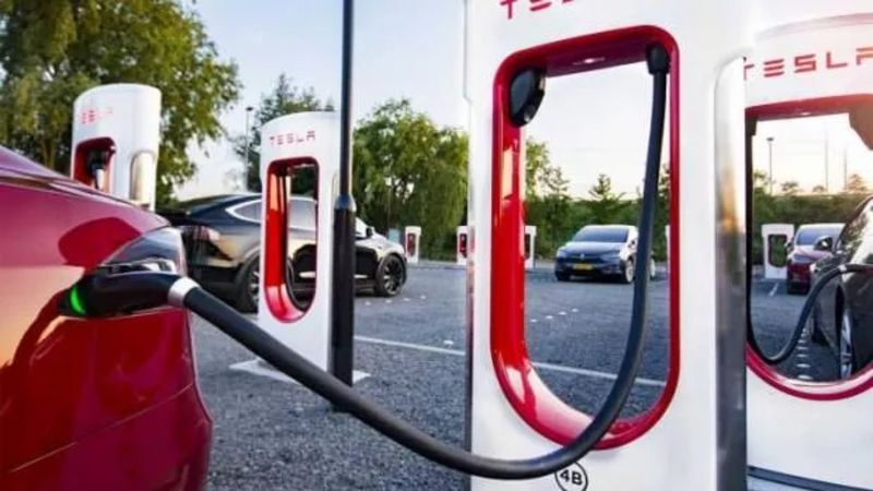 Tesla, Çin'de şarj istasyonu üretecek