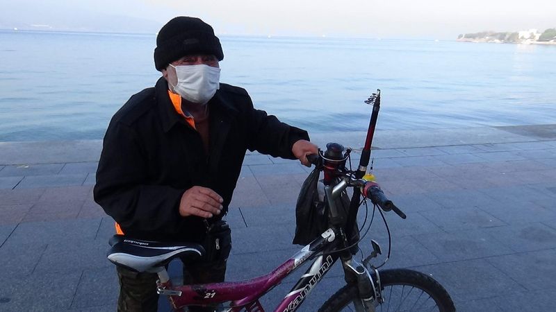 Çanakkale'de kısıtlamada balık tutmaya çıktı