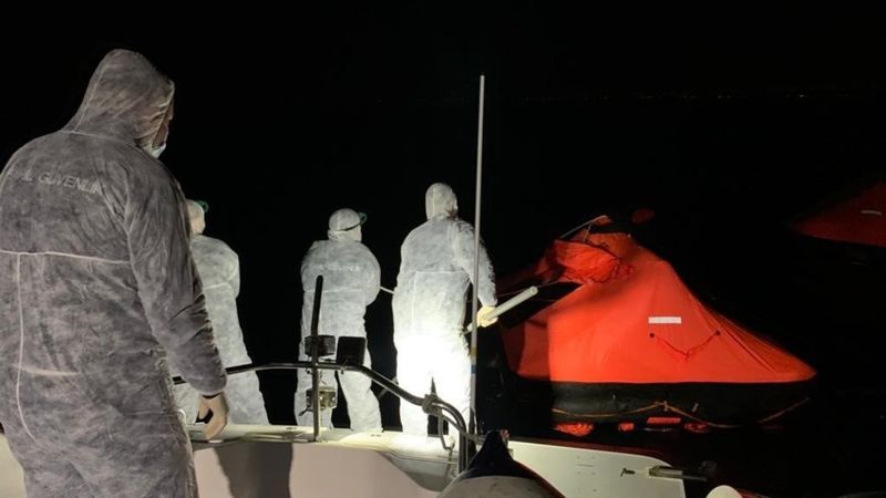 İzmir'de 44 düzensiz göçmen kurtarıldı