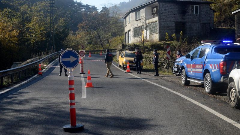 Akçaabat'ta karantina haberini duyanlar mahalleyi terk etti