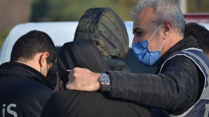 Bursa'da uyuşturucu ve silahla yakalanan şüpheliler: Kimseye zararımız yok