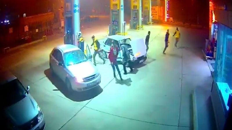 Bursa'da benzinlikte korkutan araba yangını