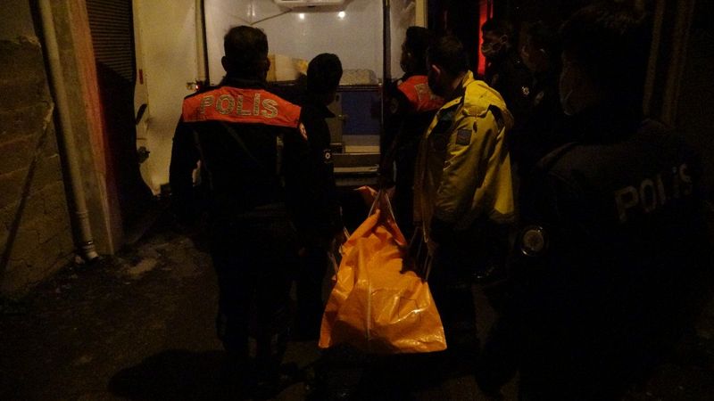 Trabzon'da amcasını öldürüp, trafik polisine teslim oldu