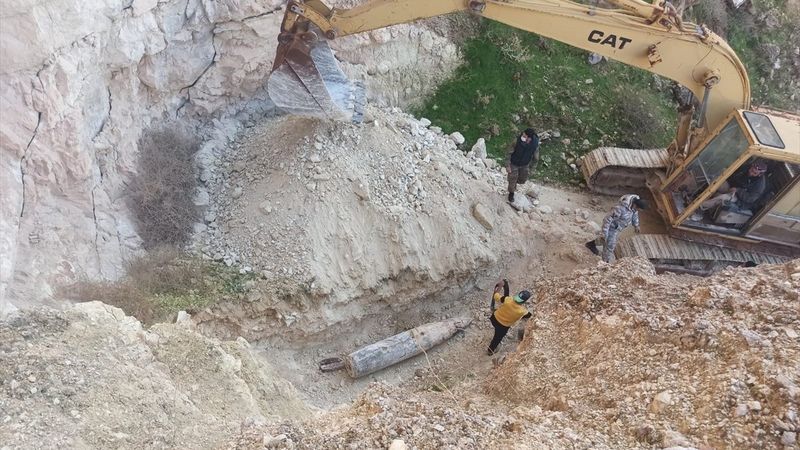 El-Bab'ta tespit edilen 1 tonluk bomba imha edildi