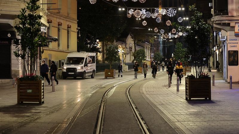 Sokak kısıtlamasına uymayan 37 bin 614 kişiye işlem yapıldı