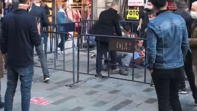 Taksim'de sosyal mesafe kavgası