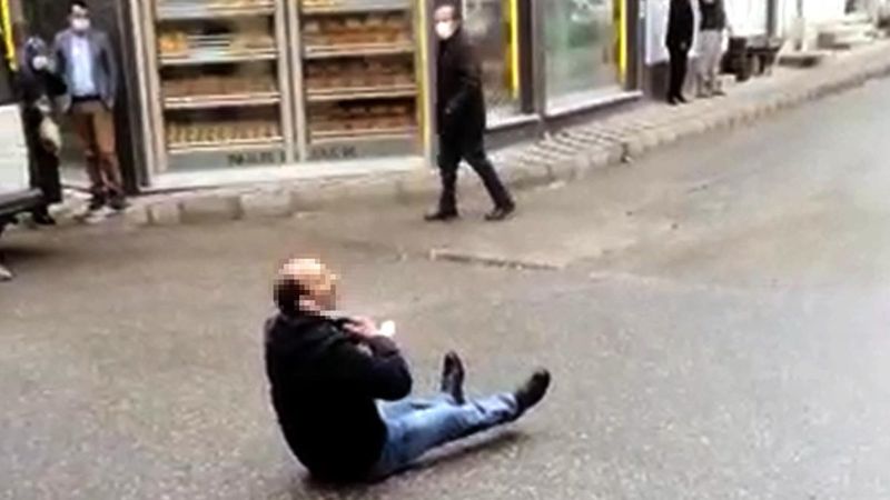 Kırklareli'de yolun ortasında bacaklarından vuruldu