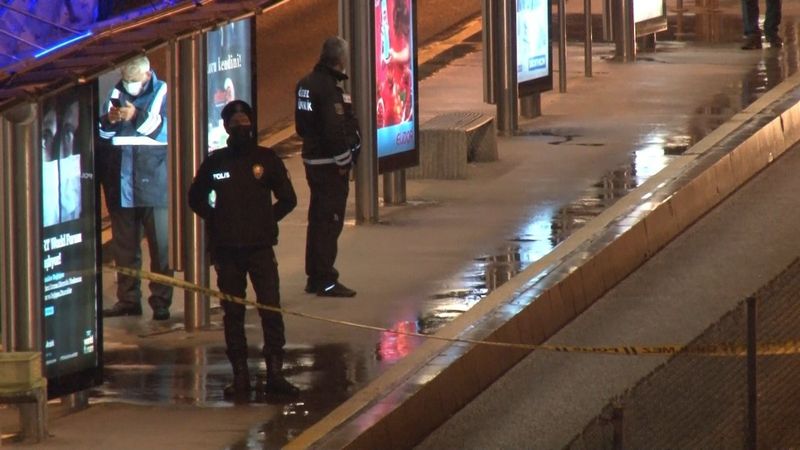 Çağlayan Metrobüs durağında bomba paniği