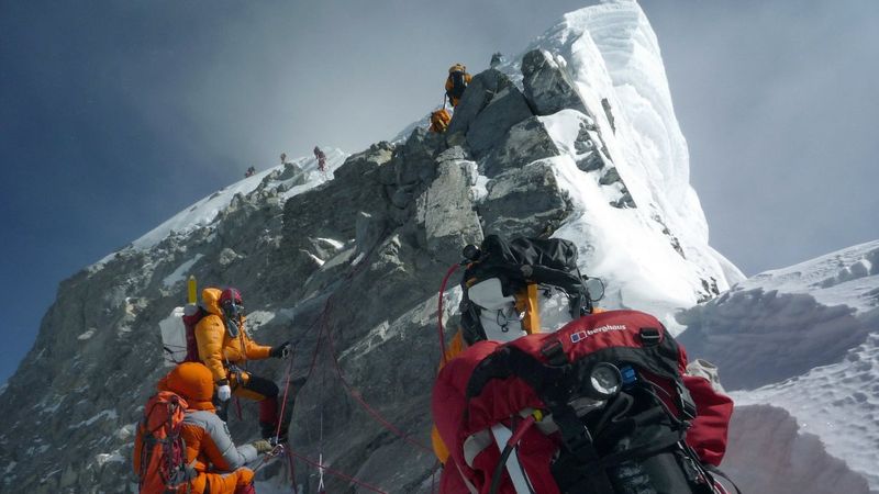 Everest Dağı'nın, 73 santim daha yüksek olduğu belirlendi