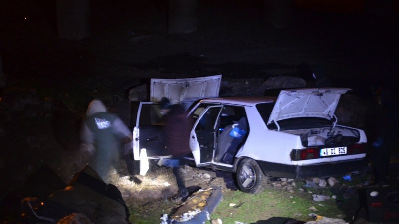 Kahramanmaraş'ta dur ikazına uymayan şoför, köprüden aşağı uçtu