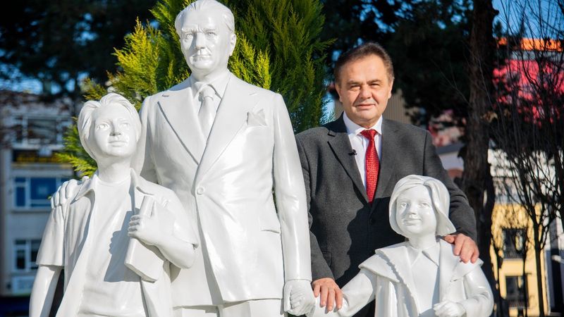 Bilecik'e 'Mustafa Kemal Atatürk ve Çocuklar' heykeli
