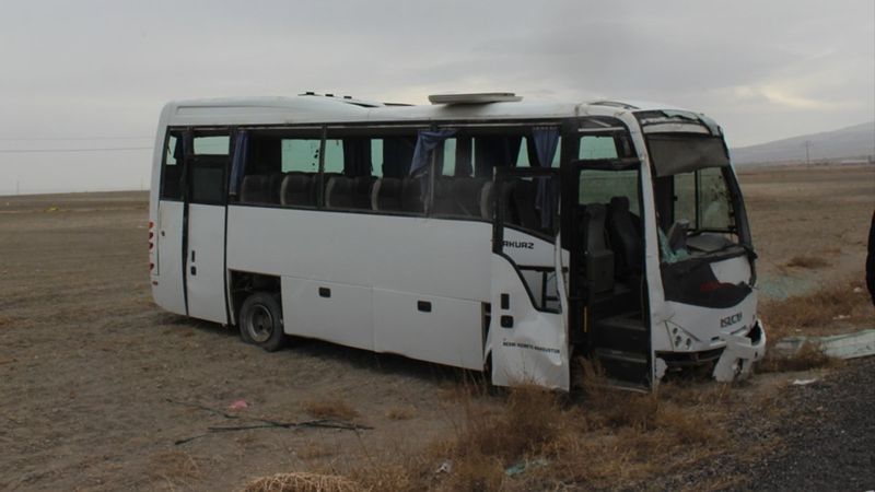 Konya'da yolcu otobüsü devrildi: 14 yaralı