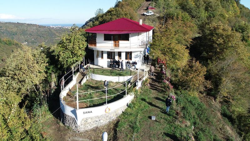 Trabzon'da takaya benzeyen kütüphane, dikkat çekiyor